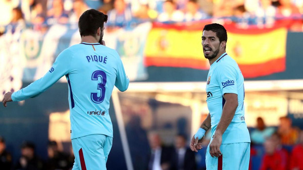 برشلونة يستأنف ضد بطاقتي بيكيه وسواريز
