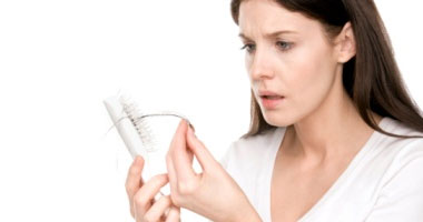هل نقص فيتامين د يسبب تساقط للشعر؟