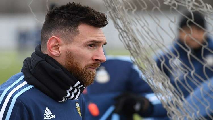ميسي: لن أعتزل في برشلونة.. ولا أتمنى مواجهة إسبانيا بكأس العالم