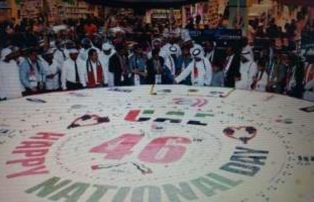 قالب كيك بوزن 2000 كغم احتفالا باليوم الوطني الاماراتي 46