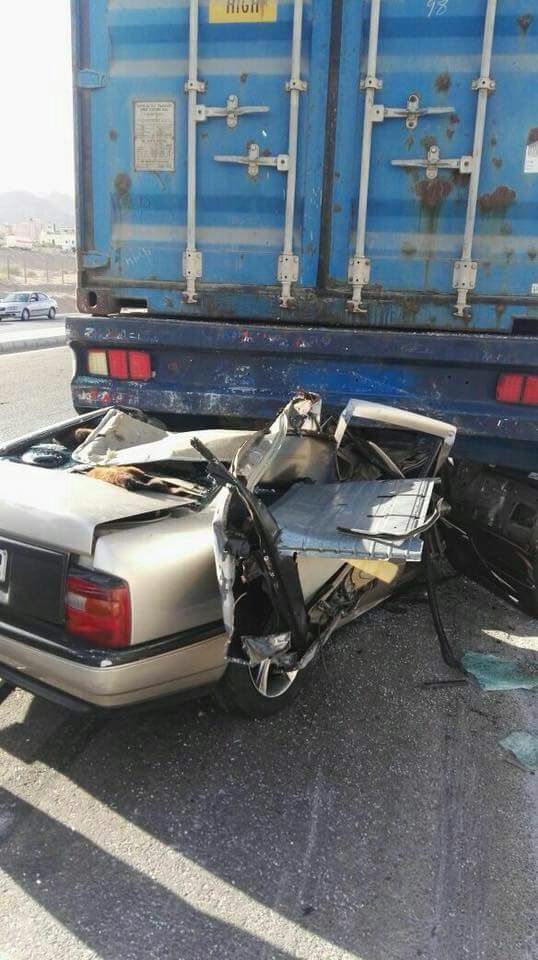 وفاة شاب عشريني و اصابة شقيقه بحادث تصادم مروع في العقبة.