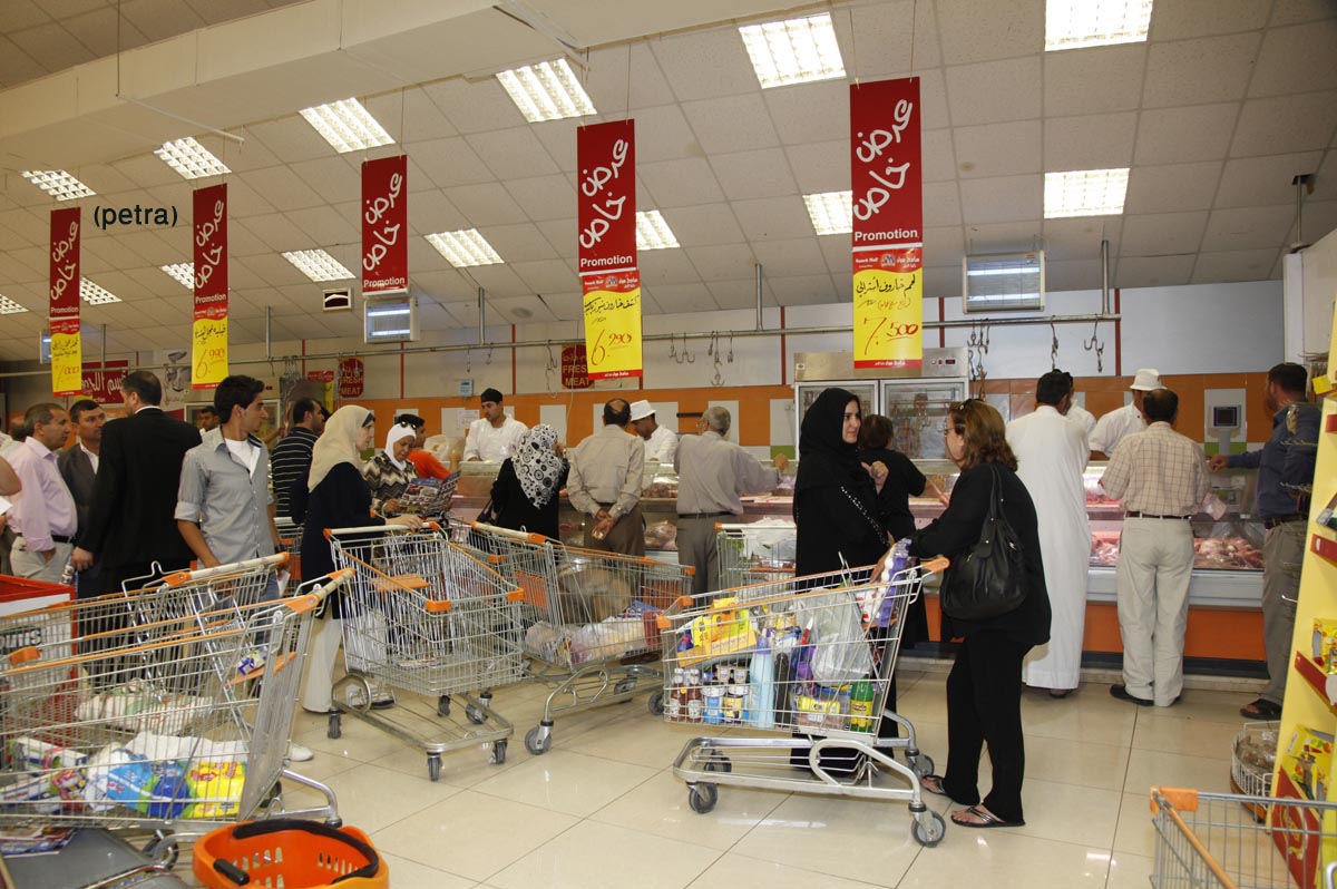 الحمصي: الصناعة الوطنية تعاني الاغراق من بضائع مستوردة.