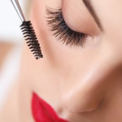 5 أسرار للحصول على رموش جذابة