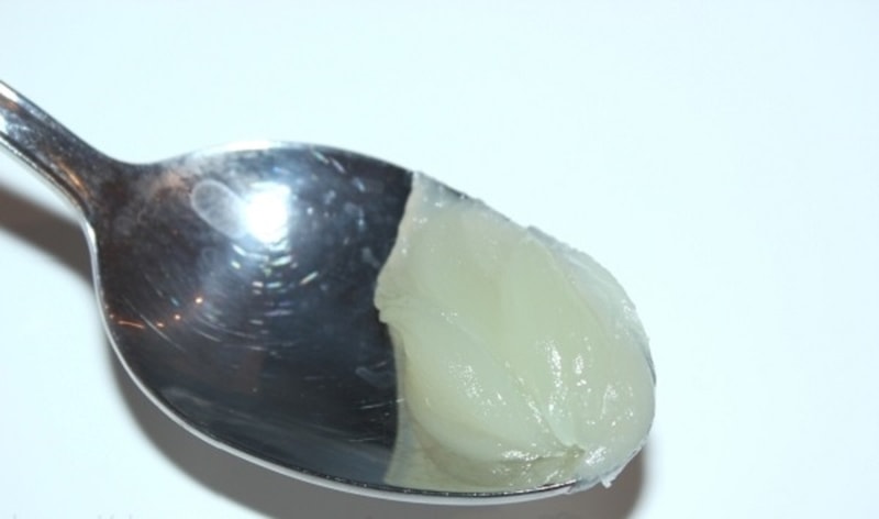 اصنعي بنفسك مرطب للشفاه طبيعي باللون الذي تفضلينه بالخطوات والصور