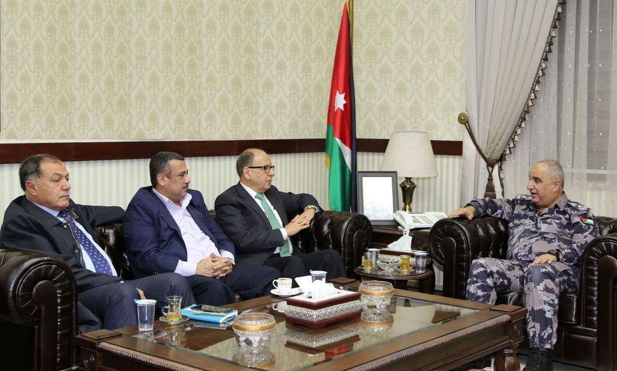 صناعة عمان تثمن دور الدفاع المدني في توفير بيئة استثمارية آمنة للصناعيين.