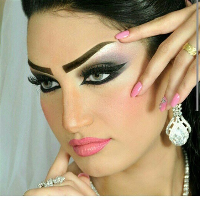 صيحات مكياج الى زوال في العالم 2018