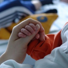 كيف تعبرين عن مشاعر الحب إتجاه طفلك؟