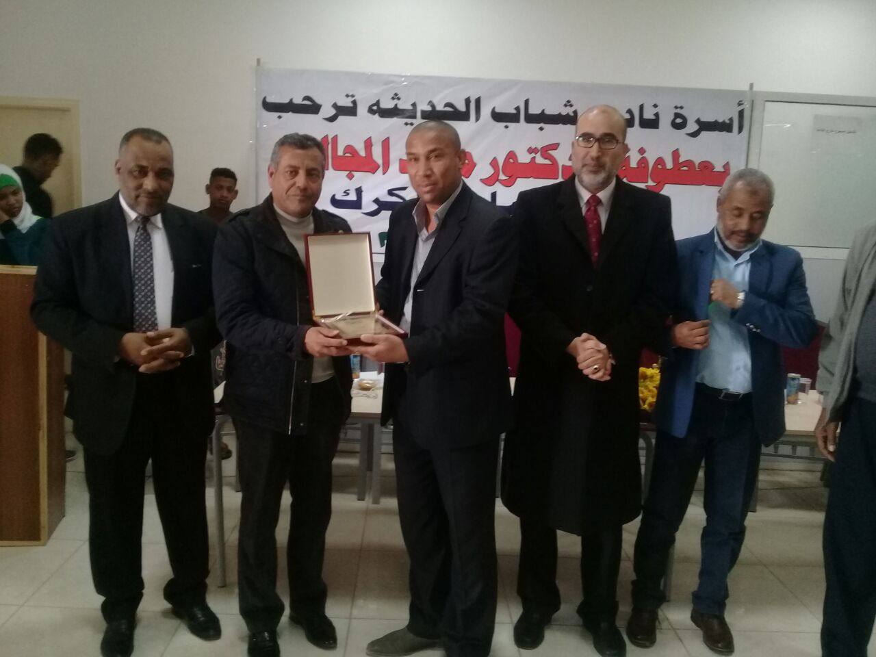 جلسة حوارية بعنوان  العمل التطوعي واثرة في بناء الذات في المجتمعات في نادي غور الحديثة.