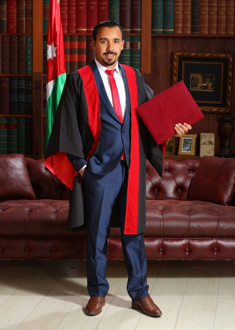 حصول الجبور على شهادة البكالوريس.