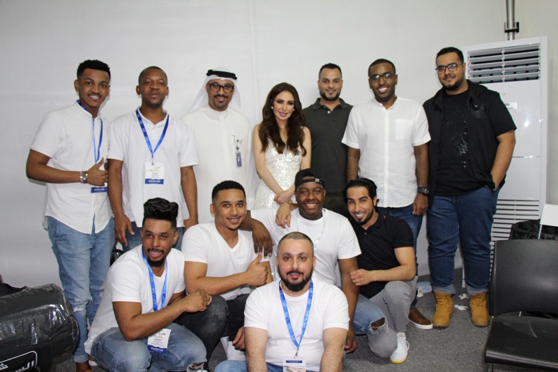 الفنان فيصل الجاسم والفنانة عريب حمدان بحفل فني في دبي.