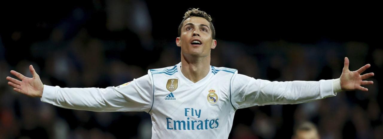لماذا فرح رونالدو بهذا الشكل بعد هدفيه ضد منتخب مصر ... ؟