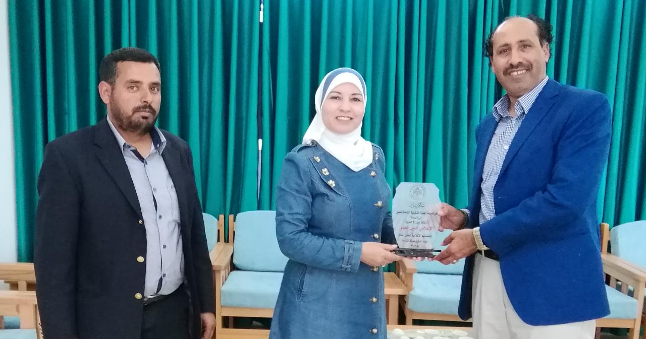 مديرة تربية الجيزة الدكتورة  القبيلات تكرم وكالة نيروز الاخبارية.