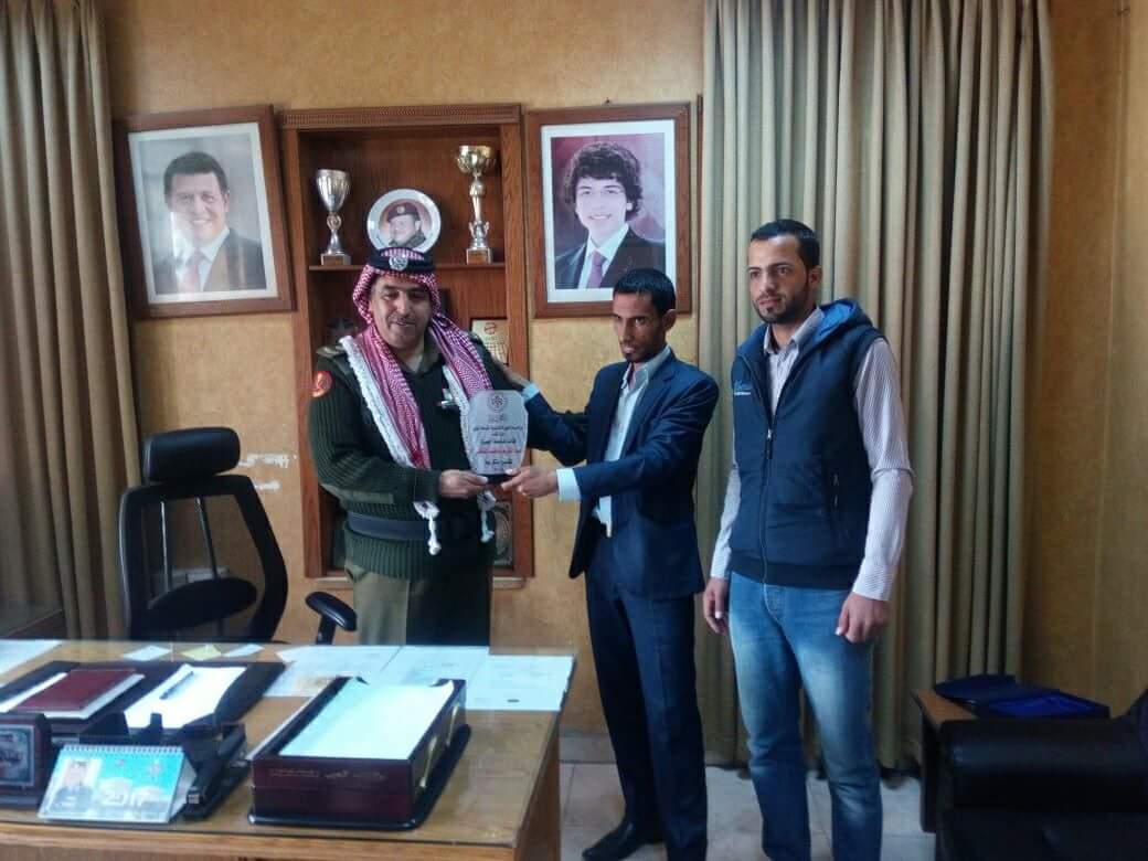 الجيزة الثانويه للبنين تكرم رئيس المركز الامني.