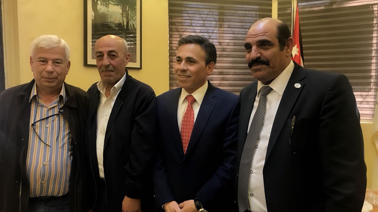 وفد اتحاد الكتاب يهنىء نقيب الفنانين.
