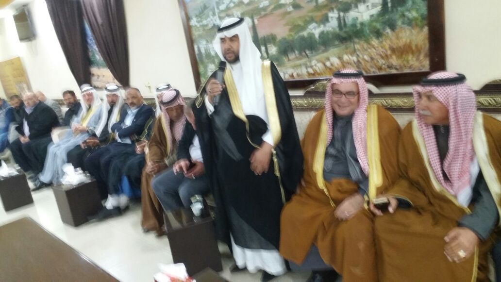 الشيخ أبو عذيه يقود جاهه اثر حادث سير أدى إلى اصابه5 أشخاص من عشيرة برقا نابلس.
