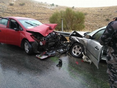 بالصورة... 6 اصابات اثر حادث تصادم بين مركبتين في ذيبان بمحافظة مادبا
