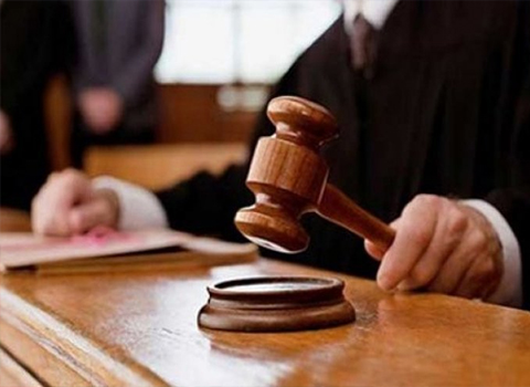 كفالة مالية تتسبب بجريمة قتل وتودع زوج بالسجن.