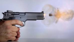 مقتل امرأة واصابة ابنها بالرصاص على يد تاجر مخدرات بنجران.