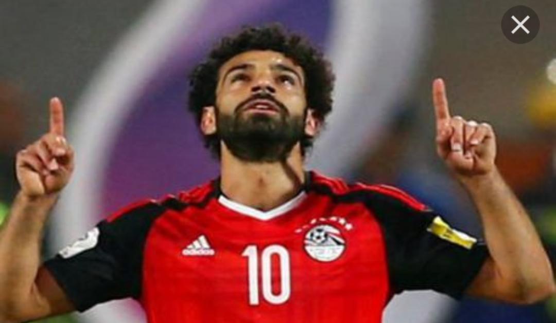 “فيفا” : صلاح لاعب كرة قدم عالمي و إنسان ذو مستوى عالمي”.