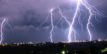 آخر التطورات على الحالة الجوية التي تؤثر على المملكة .. والارصاد تحذر.!