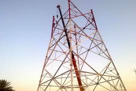 عمان .. العناية الالهية تحول دون وقوع كارثة بعد سقوط برج اتصالات على بناية