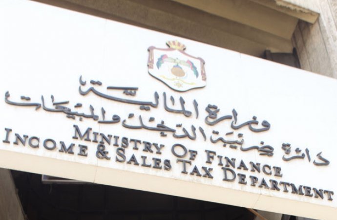 الضريبة: لا ضرائب على الراتب التقاعدي.