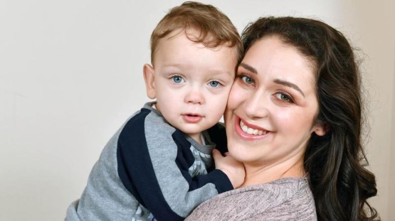 أم تنقذ جنينها بشرب 15 قارورة من المياه يومياً.