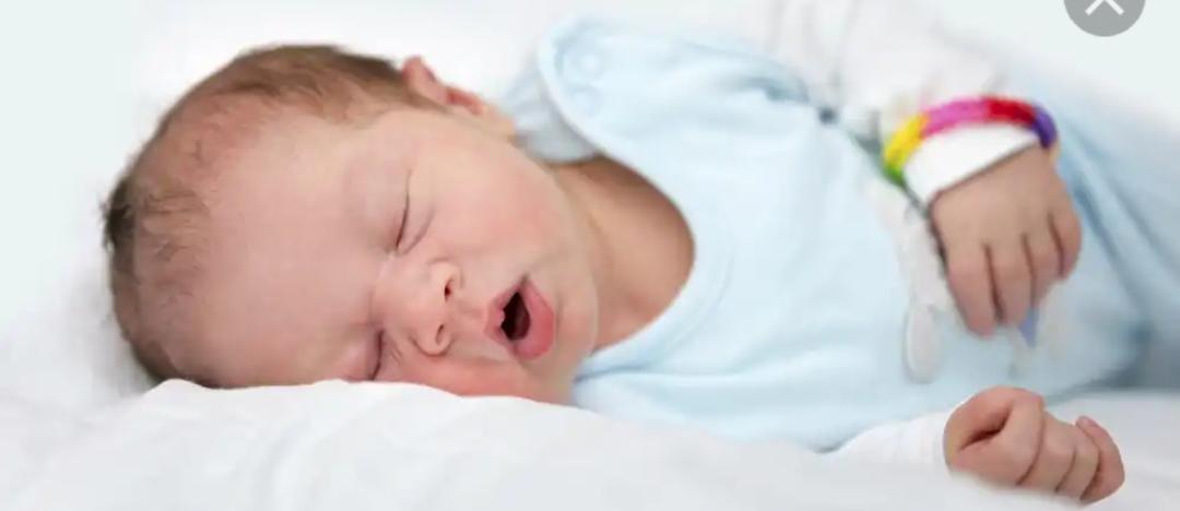 سيده تنجب طفلها داخل تكسي اجرة في اربد.