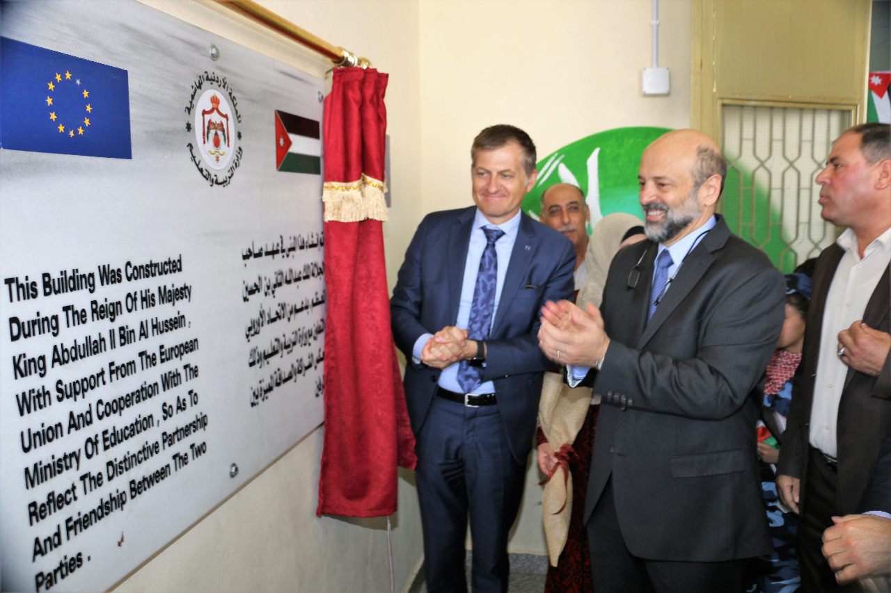 بالصور...وزير التربية والتعليم  يفتتح مدرستي معاذ بن جبل في جرش ومدرسة القاسم  في  الزرقاء.