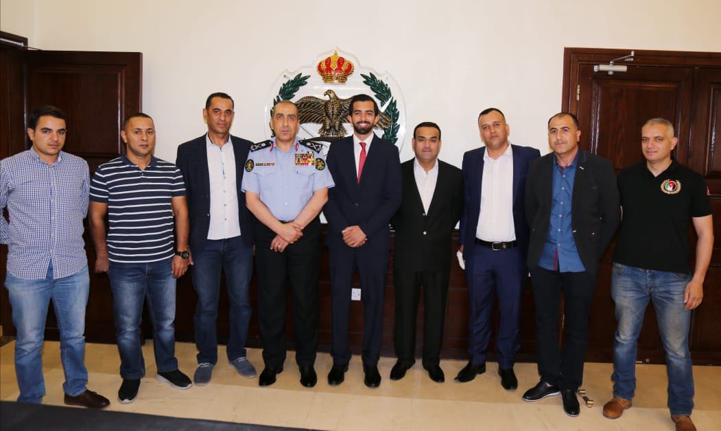 مدير الأمن العام الحمود : يكرم العاملين في ادارة البحث الجنائي وأحد المواطنين لحسه الأمني...تفاصيل .