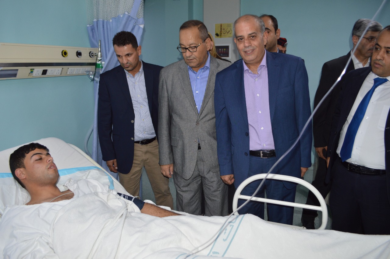 المنسق الحكومي لحقوق الانسان  يزور مصابي الامن العام والدرك في مدينة الحسين الطبية.