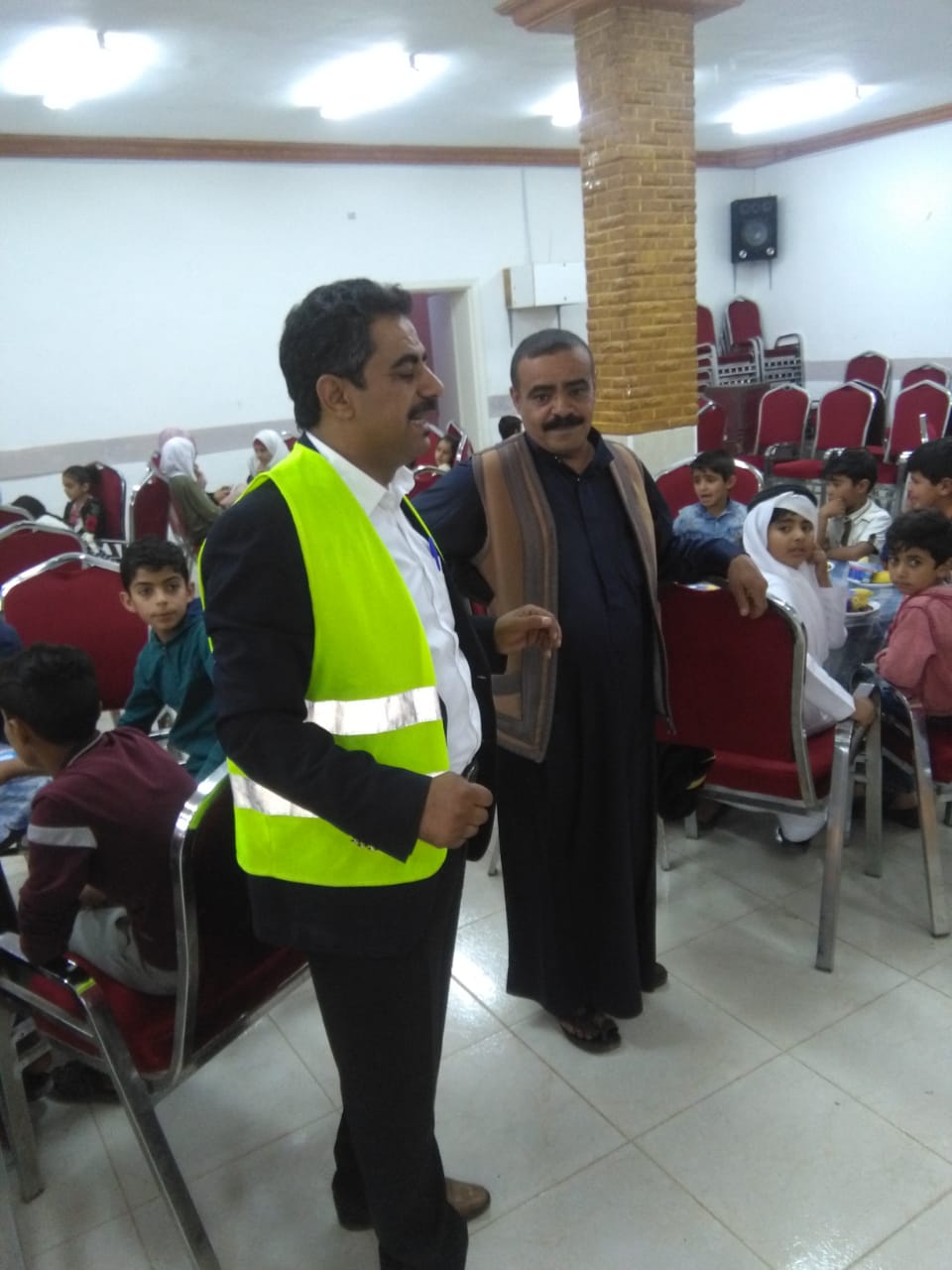 أطفال قرى المزار الجنوبي على مأدبة إفطار جماعية.