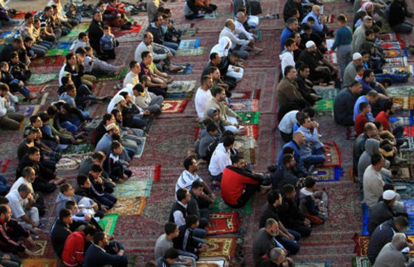 الإفتاء تصدر بياناً هاماً حول يوم العيد و الصلاة الجمعة