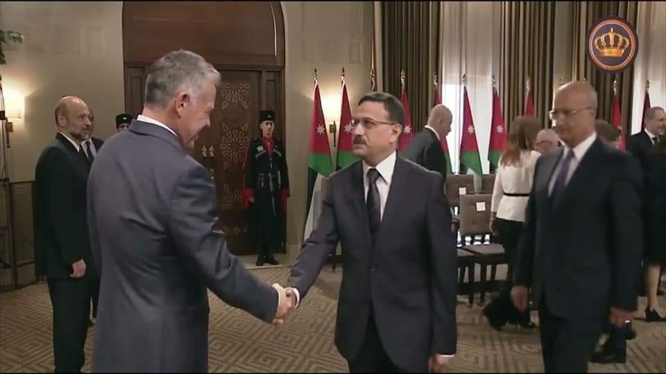 رجالات الوطن في ضمائرهم.