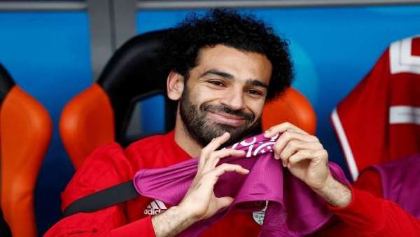 مفاجأة سارة تعيد الابتسامة إلى وجه محمد صلاح.