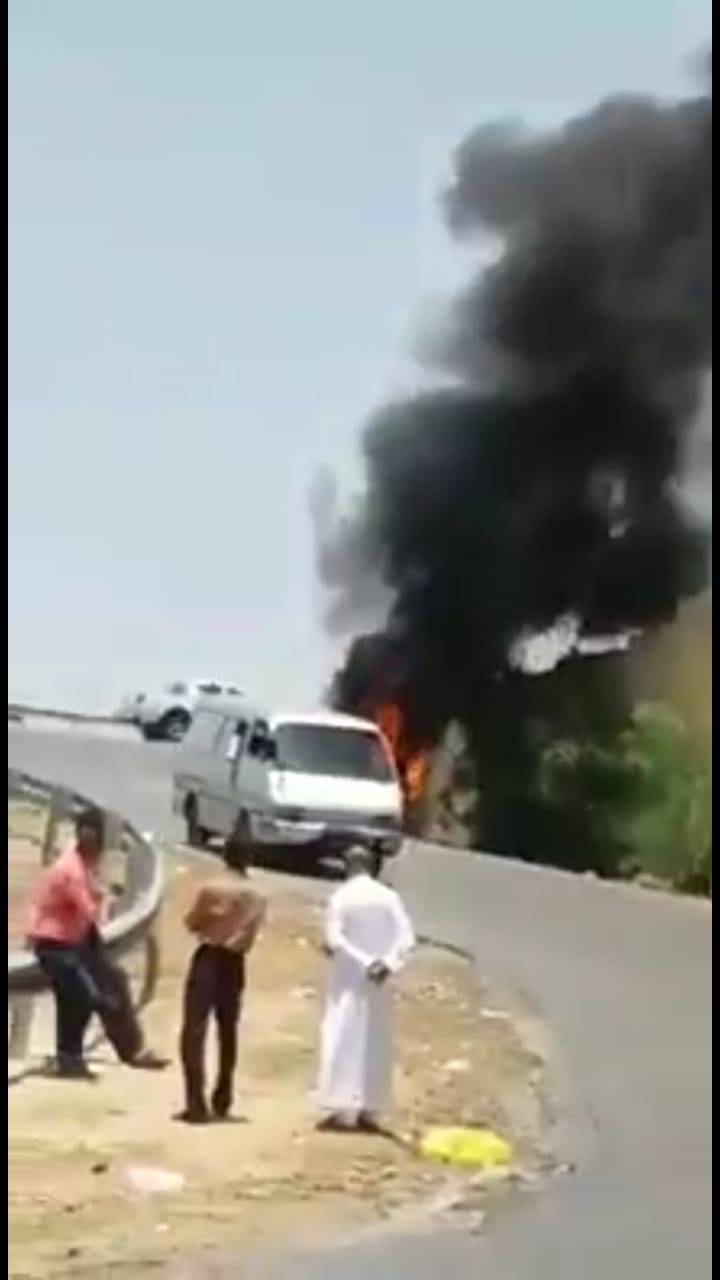 عاجل ...اشتعال سيارة على طريق العارضة ولا إصابات.