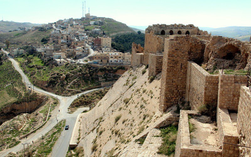 حركة سياحة نشطة في الكرك رغم محدودية المرافق والخدمات.