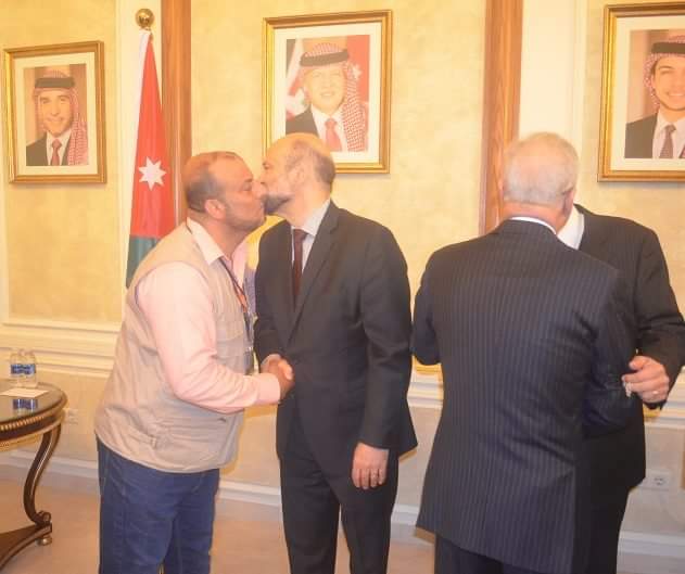 الحكومة تتقبل التهاني في بيت الضيافة...بالصور.