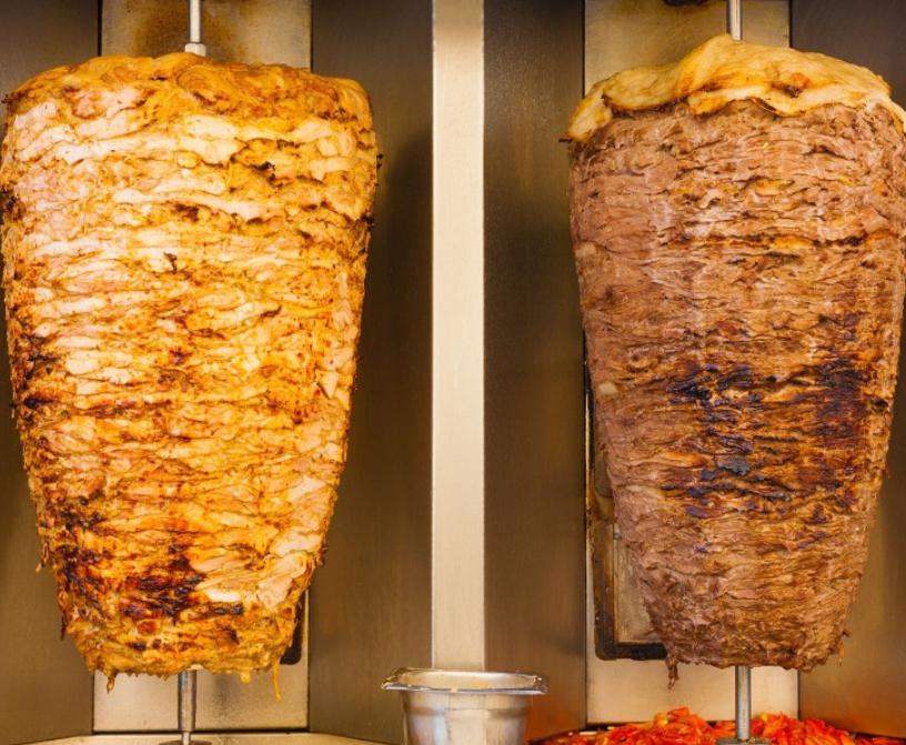 5 طن شاورما استهلاك اربد خلال أيام العيد.