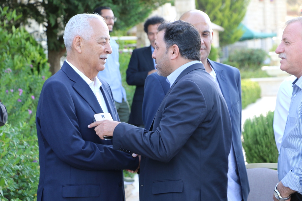 “لليوم الثاني” العيسوي يتلقى التهاني بثقة سيد البلاد.