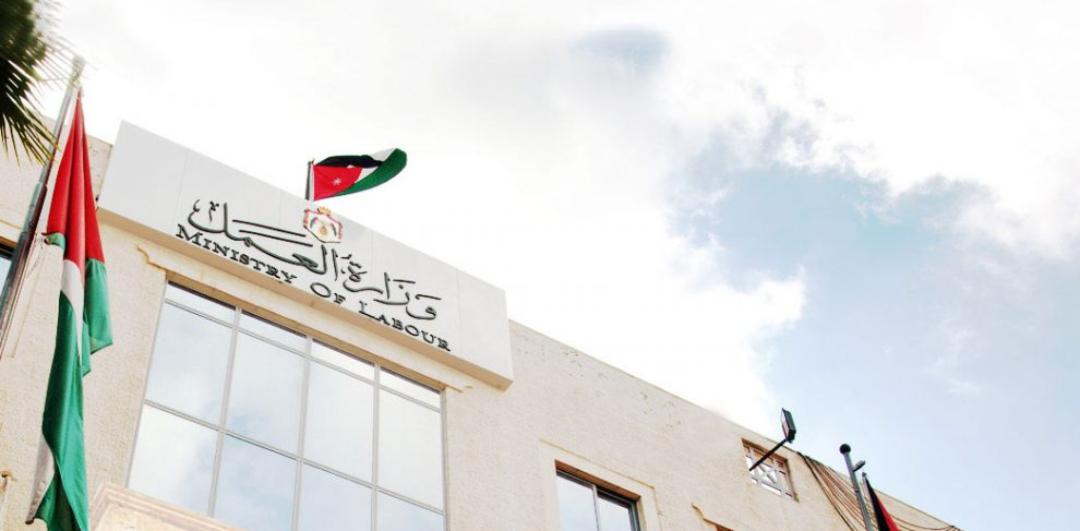 العمل : توقيع 27 عقد عمل جماعي استفاد منها  23088 موظف بقيمة 3 مليون و 595 الف دينار .