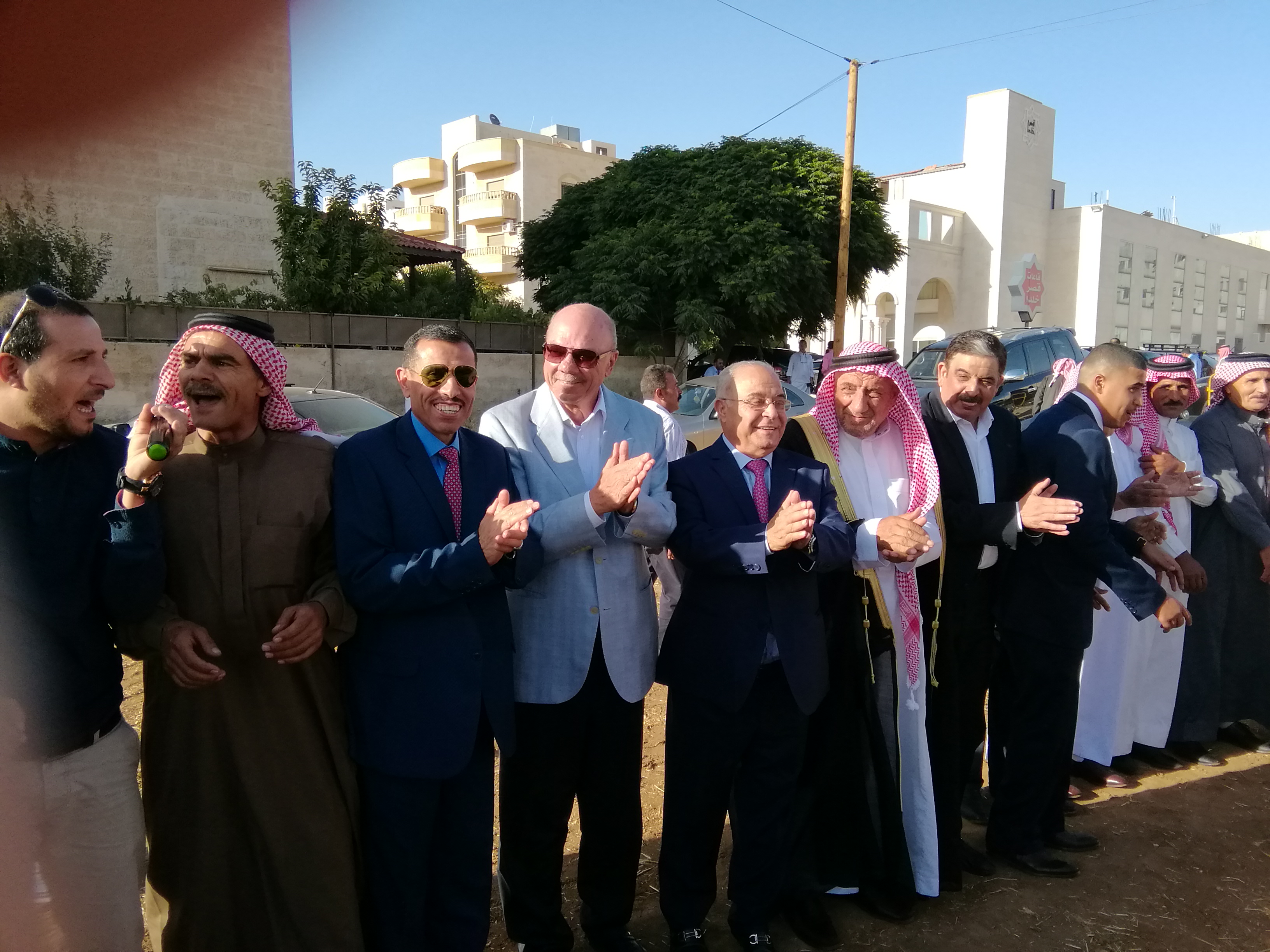 العميد الركن م بركات الجبور يهنئ شقيقه العميد الركن م محمد سلامة الجبور بمناسبة خطوبة ابنته مجدولين.