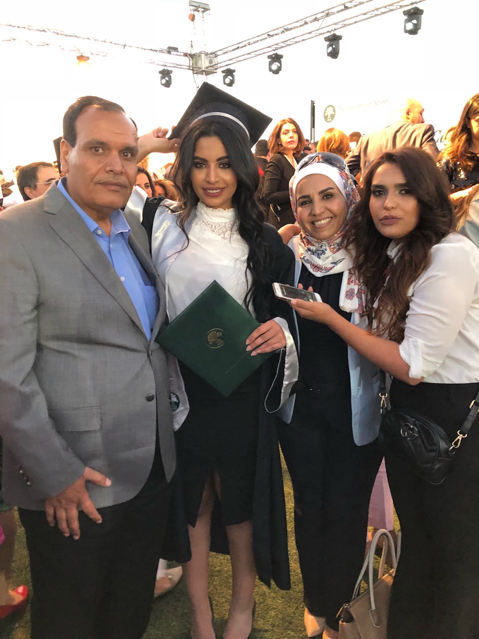 بتميز وتفوق تخرج المجد محمد سالم الجبور من مدارس الشويفات الدوليه.