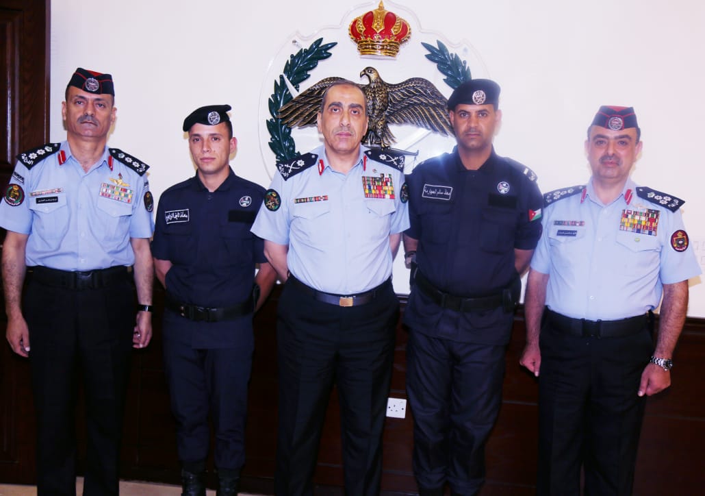 مدير الأمن العام يكرم نخبة من أبناء جهاز الأمن العام المتميزين.
