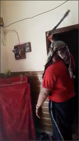 شاهد بالفيديو... أردني يحطم عداد الكهرباء: «يا رزاز اعمله غره»