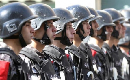 قوة أمنية لتنفيذ حملة فصل للتيار الكهربائي وتحصيل ذمم مالية على 100 مخالف في الطفيلة