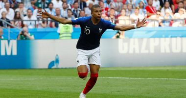 فرنسا تسحق الأرجنتين برباعية وتصعد للربع النهائي في كأس العالم.