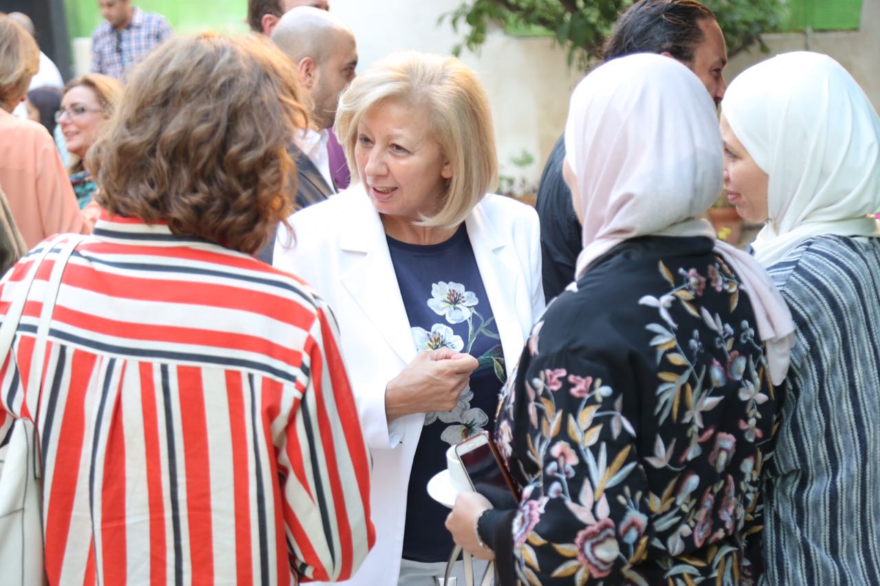 حوار حول التحديات والفرص في دراسات حل النزاعات واستخدام الحوار البنّاء.