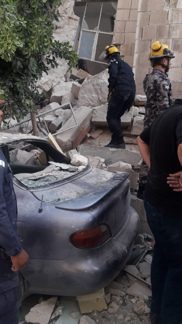 عاجل … انهيار مبنيين نتج عنه وفاة وإصابة عدد من الموطنيين والبحث جارِ عن ناجين في الزرقاء.