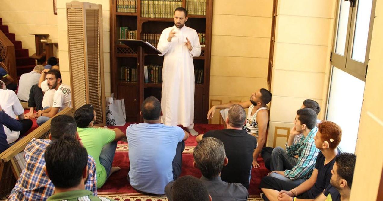 خطبة جمعة بلغة الإشارة في لبنان.
